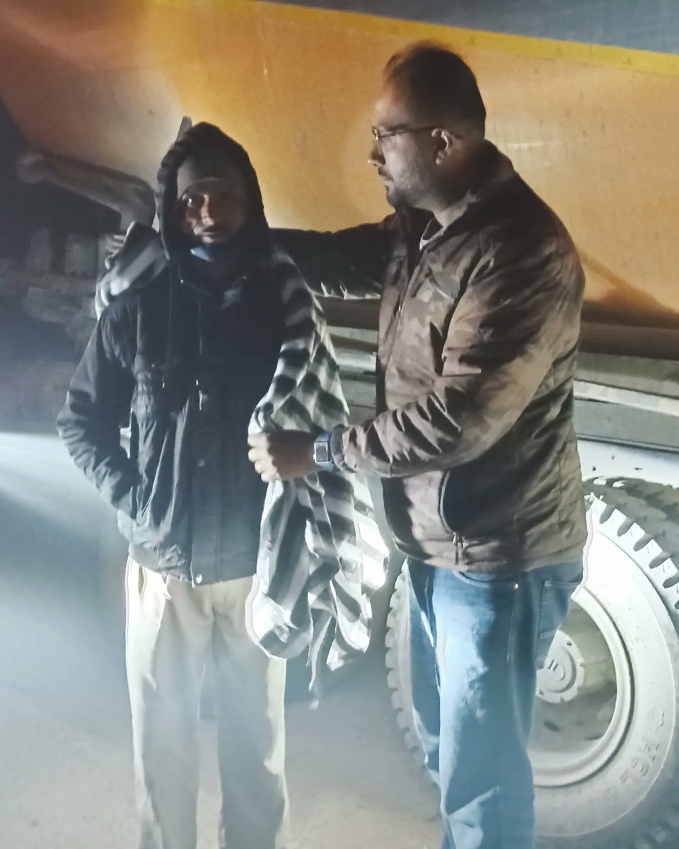 T1608Trivedi's tweet photo. Blanket distribution to needy! ❄️

नर सेवा - नारायण सेवा 🙏
#BJYMCares https://t.co/cQaYJlepGu