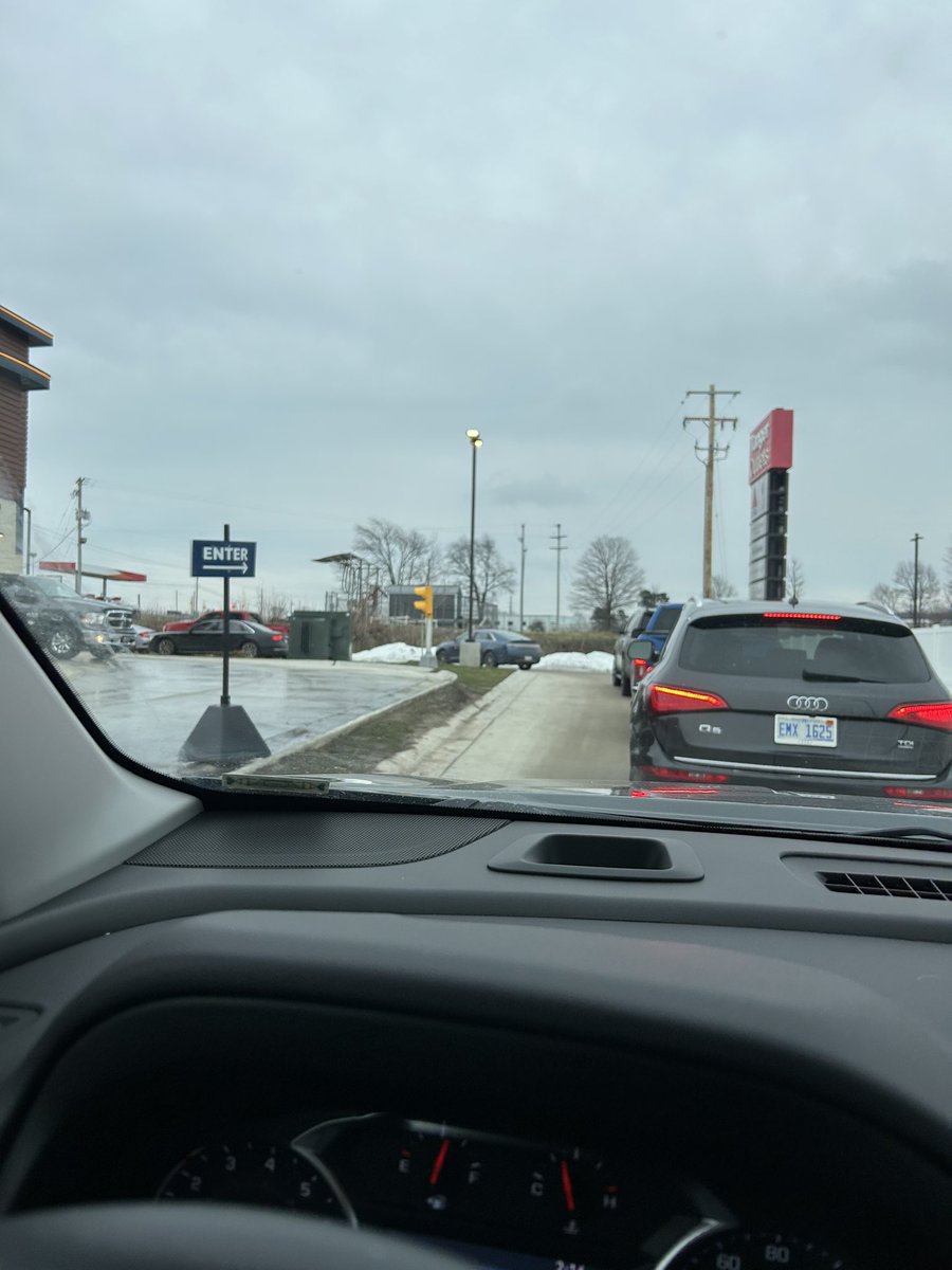 KSSADLER's tweet photo. The car wash line in Michigan after 30 inches of snow melts 🤦🏽‍♀️. https://t.co/V10zVrCr2n