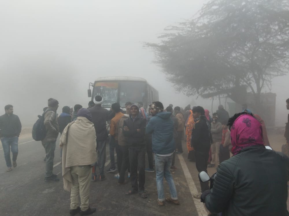 RamprakashMina's tweet photo. #Karauli
#Breaking_News
Hindaun Depot Roadways bus has met with an accident. The bus was coming from Bari to Jaipur, the accident happened on Hindaun Mahua road. Just a while ago... my friend called.

@KarauliPolice @zeerajasthan_ @RajPoliceHelp @News18Rajasthan @RamprakashMina https://t.co/IyXG3WAJm5