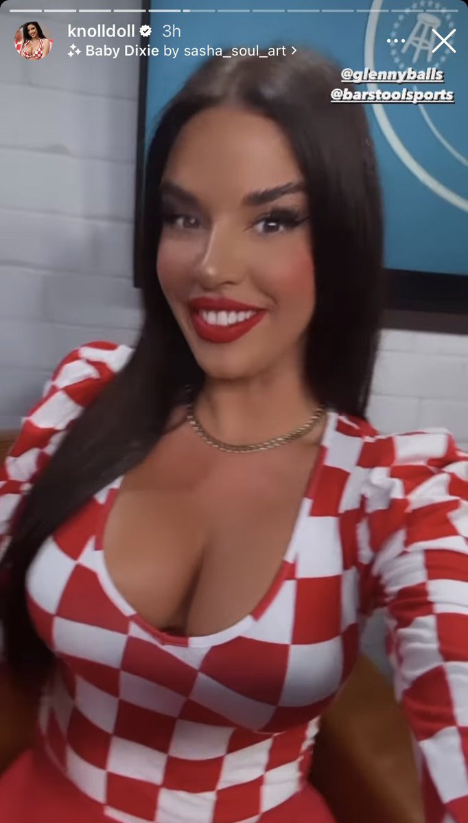DonnieDoesWorld's tweet photo. When I saw that the “World Cup’s sexiest fan” was in New York I should’ve known she was in town for one reason and one reason only…

BALLS. 

What a world! https://t.co/zYpeAlhBXh