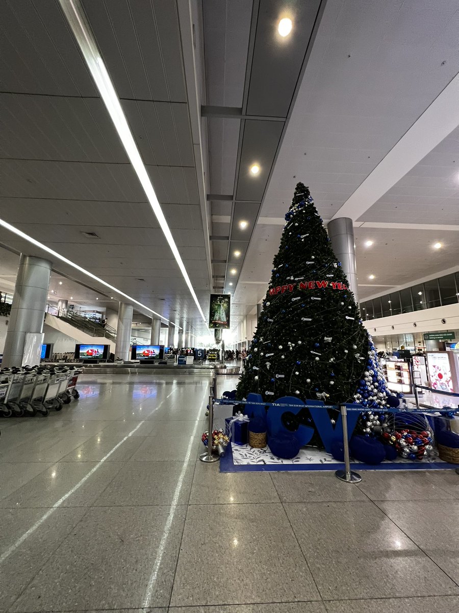 faizalhamssin's tweet photo. Hello Saigon. Had a pleasant flight on #FlyMH as always. Landed at 10am. Experienced a short and seamless immigration queue.

Bag arrived within 15 minutes. I got in my Grab car at 10.23am. Took less than 25 mins. This is efficiency. Flying should be this easy.

I’m impressed! 🇻🇳 https://t.co/Qt3ih6o80N