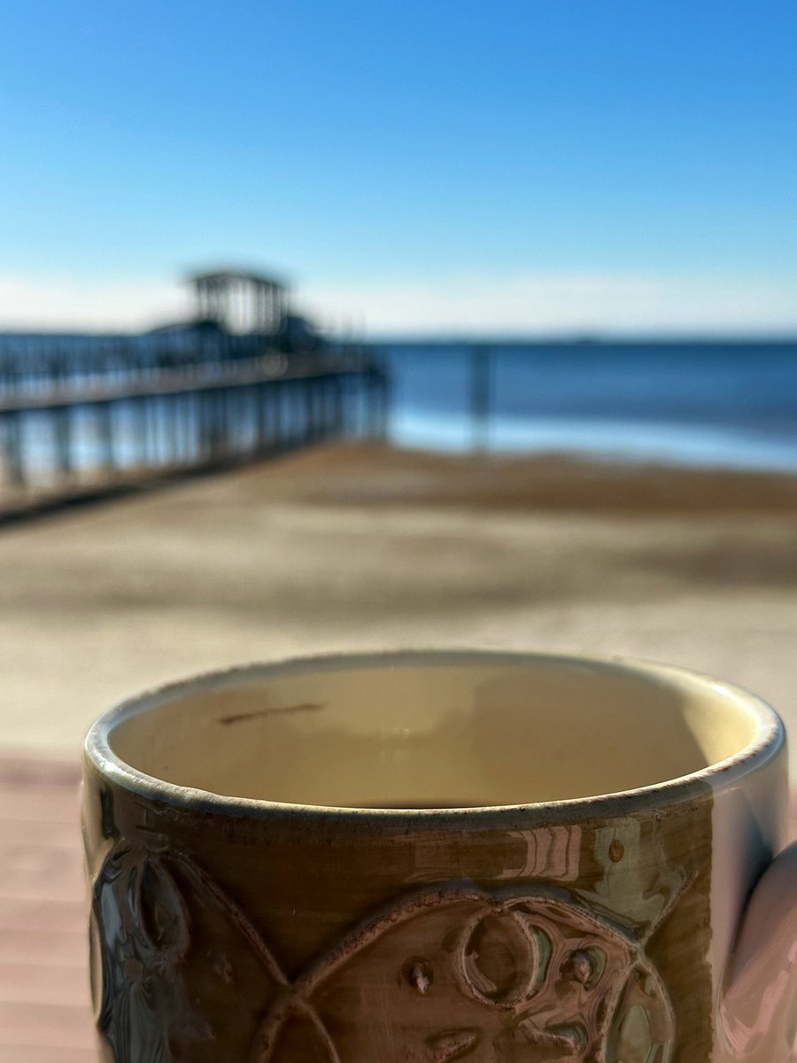 ericsood2's tweet photo. The beach house is always a good time! https://t.co/5a4AYK5qtH