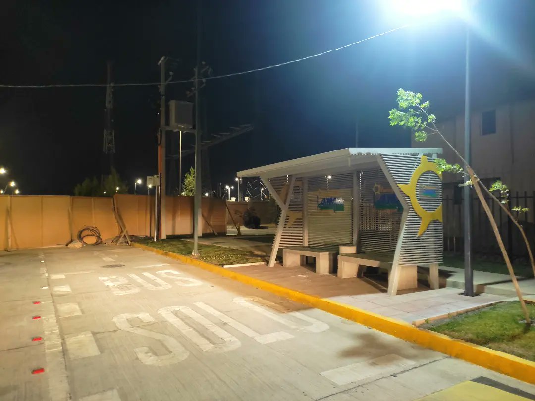 Valle_Grande_'s tweet photo. Nuevo paradero en Av. El Porvenir/Río Rapel.

¿Será que por fin el sector norte de Valle Grande tendrá locomoción?

Sería una gran noticia para barrios como Valle Norte 3 donde los vecinos deben caminar más de 1.8 km para poder acceder a transporte. 
#MasConectividad
#ValleGrande https://t.co/KumMifScu6