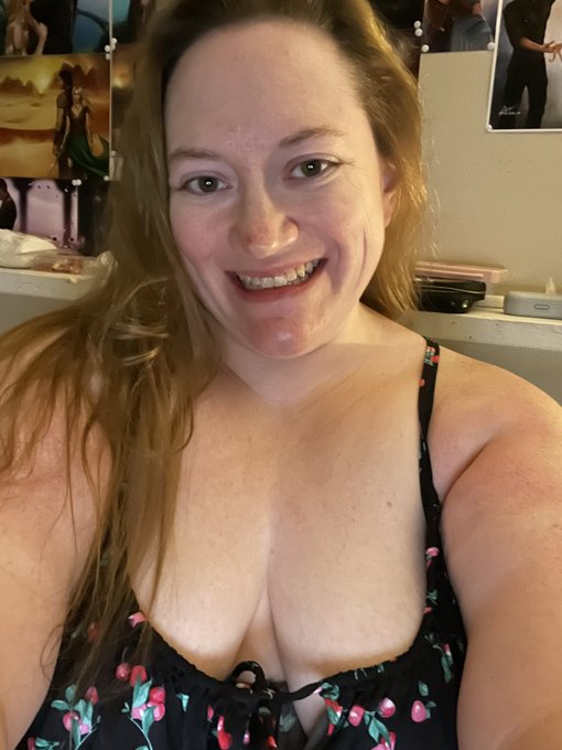 About to go live on chaturbate! Join me! https://t.co/C7fIT6LKvX https://t.co/x8cUzQrSlz