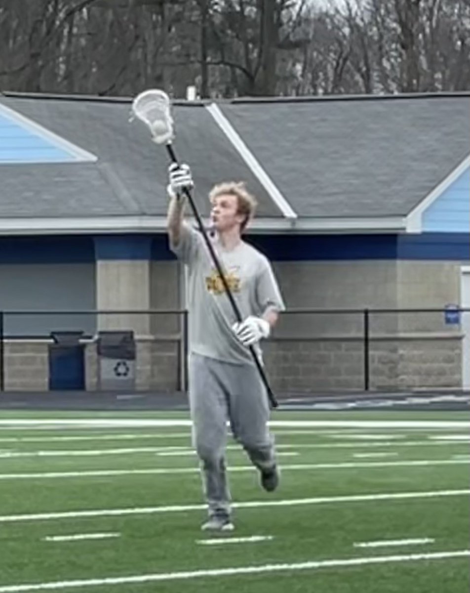 Used the 64 degrees in Cincy today to get some outdoor reps in before hitting the gym. #thegrind #lacrosse @ccdslax