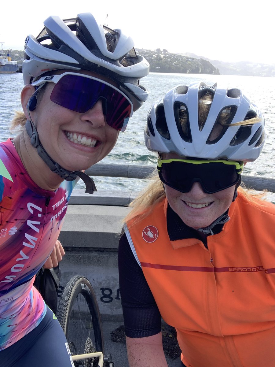 elllaharrris's tweet photo. 5… and a huge part of being pro is to give inspo and be role models, even if we don’t often realise that’s what we’re doing. To finish, we stopped for a selfie, and she pulled out a marker so I could sign her jersey. Story over, just thought it was too nice not to share 💁‍♀️ https://t.co/PMcurPdoOm