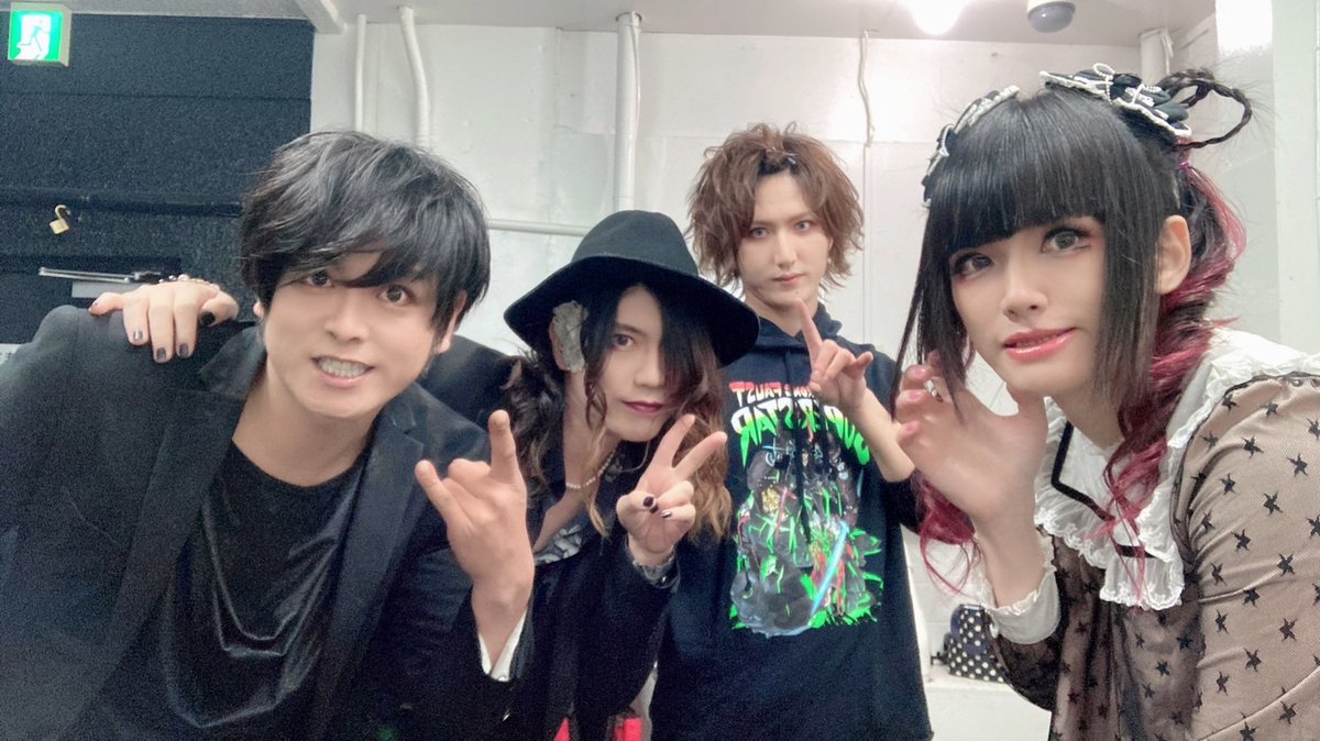 tesroayuri's tweet photo. ２０２２年お疲れ様でした!
色んな方々にお世話になった年になりました！来年もどうぞ宜しくお願い致します! https://t.co/nmdPVdaNFk