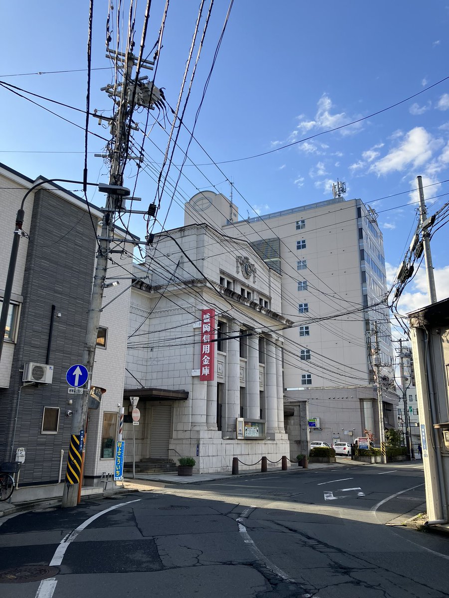 tnihei's tweet photo. いかにも銀行建築ぽさのある旧盛岡貯蓄銀行(盛岡信用金庫本店)。 #俺の銀行本店フォルダが火を噴く https://t.co/Gfoje8fE9K