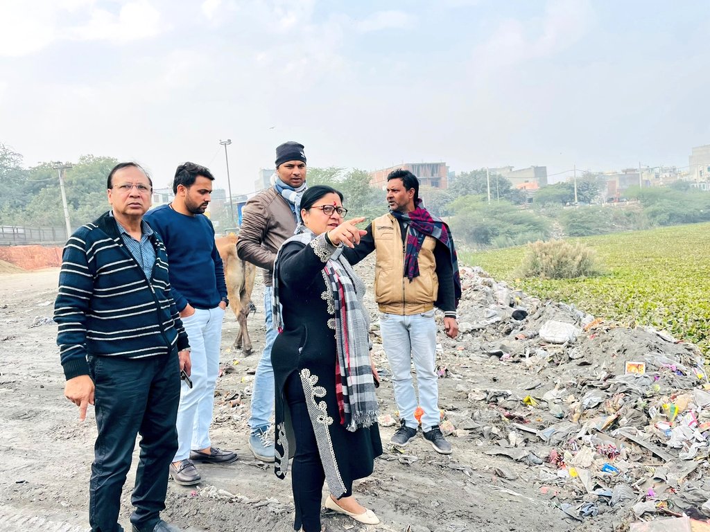 promilagupta24's tweet photo. तिमारपुर वार्ड को स्वच्छ व सुंदर हमें बनाना है ।
इसी कड़ी में वज़ीराबाद क्षेत्र में रामघाट व काली घाट पर जेसीबी मशीन लगवाकर साफ सफाई करवाई ।

#AAPKaSafaiAbhiyan https://t.co/d8x4fnfVNq