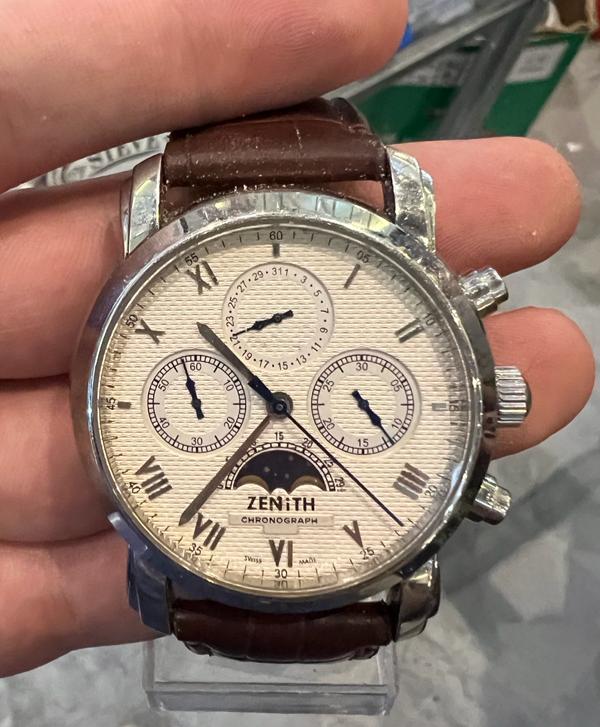 Simon_JDS's tweet photo. @ZenithWatches is this real or a fake? https://t.co/zceapG8rwx