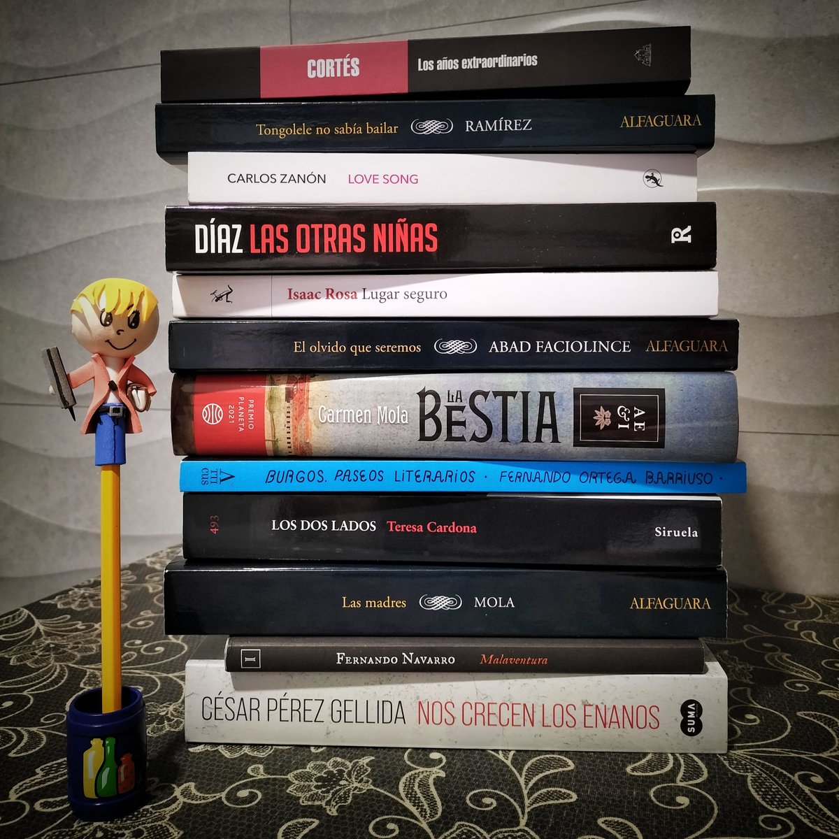 al_marroquin's tweet photo. Acaba 2022, un año en que me lo he pasado pipa presentando estos libros en #Burgos acompañando a sus autores.
Gracias @rodrigocortes, @sergioramirezm, @czanon, @sdiazcortes, @_isaacrosa, @hectorabadf, Carmen Mola, F. Ortega Barriuso, Teresa Cardona, Fernando Navarro y @cpgellida. https://t.co/VpGOmUEUVm