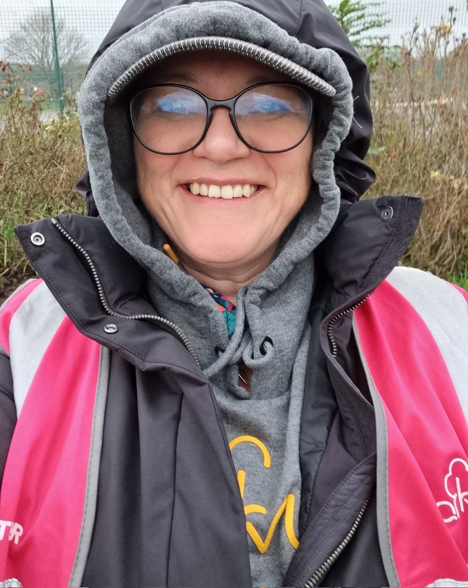 LynseyJaneB's tweet photo. It's cold, wet and windy. Remind me why I volunteer @parkrunUK again?!
Probably because I love it! 🤣🤣🤣
(And I get to be so glamourous hehehe)
#LoveParkrun
#ParkrunForever https://t.co/NoVliv0ATZ