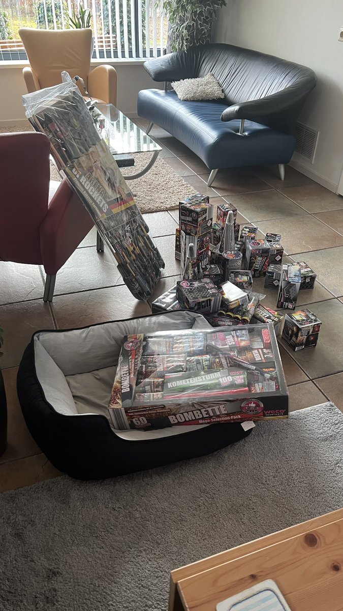 TLeLens's tweet photo. @RTLZ @RTLnieuws @ZahraBoef Wij hebben de buit binnen. Ritje naar Duitsland. https://t.co/8yBfwhb7Gn