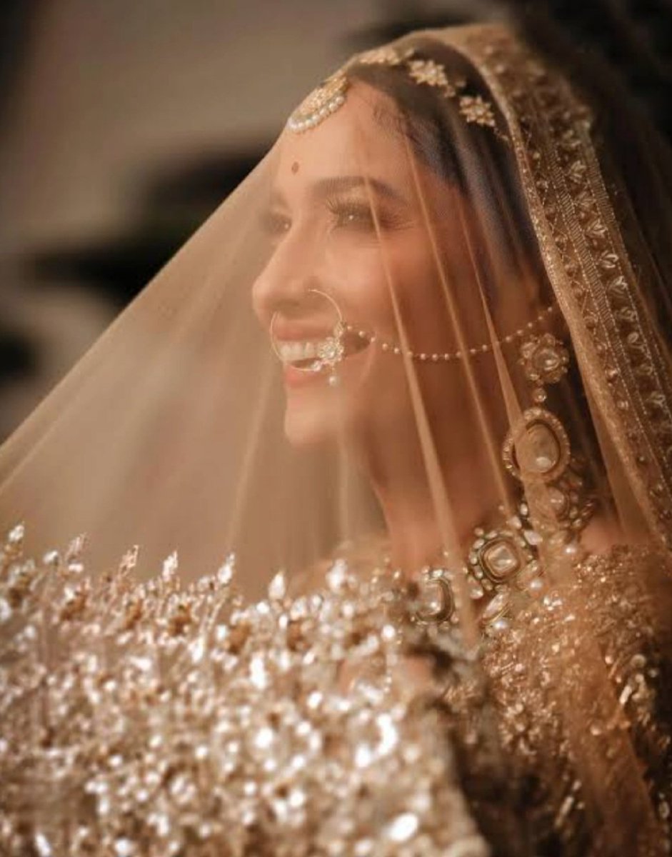 BespokeSjms's tweet photo. Under her veil, she was dreaming of a glorious future. Here is an immensely glorious bridal portrait, styled with an indepth attention to detail.

#marriageadvice #marriageservices #marriagevibes #bridaljewellery #marriage #marriedlife #wedding #lovelife #loveforever #bridetobe https://t.co/HnsK8InMom
