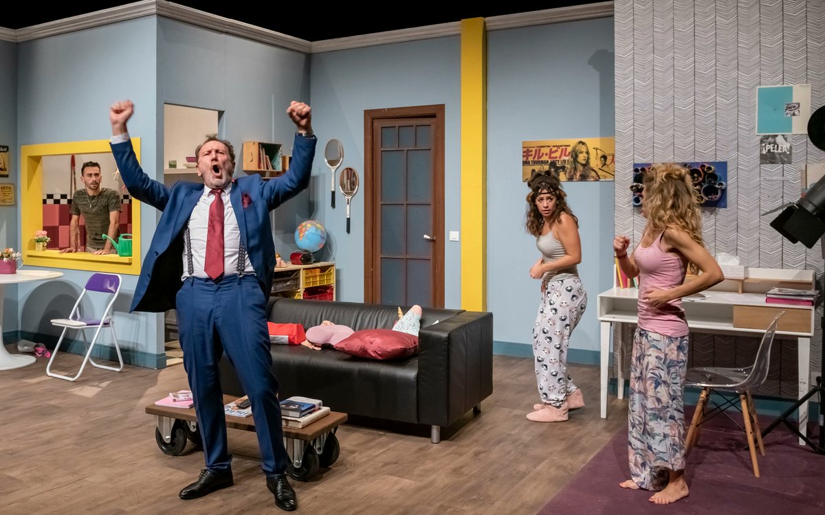 🔴 HOY sábado a las 22:00h. disfrutaremos de una #Nochevieja 🎉 diferente en el teatro con #BURUNDANGA
Risas, comedia, sorpresas y nos tomaremos las uvas para darle la bienvenida con una sonrisa el 2023
🥤 bit.ly/BurundangaVLC