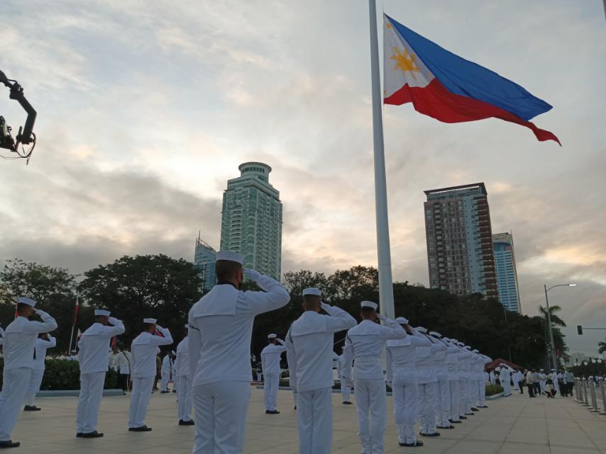 Philippine_Navy's tweet photo. #Rizal126 | Led by our Flag Officer In Command, the PH #Navy joins the whole nation in commemorating the 126th Rizal Day
#RizalDay2022
#ProtectingtheSeasSecuringOurFuture
#ModernMultiCapablePHNavy
#AFPyoucanTRUST https://t.co/8xnXvk0C6Y