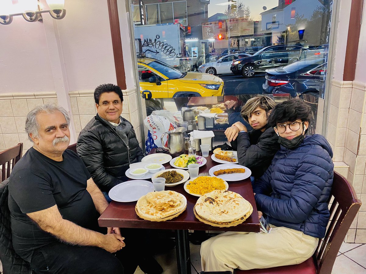 ZHALEPOTO's tweet photo. #WinterVibes
EnjoyingChilledNYWeather 
HavingDesiTarka
DinnerByAwesomePoet #HasanMujtaba #DeiraJacksonHeights
MyYoungerSisterKids camefrom Canada4NewYear
QureshiFromHouston
#SoItIsATrueGlobalisation
#MeetOfDiverseCultures 
حسن مجتبي پاران ڪئيناڊاھيوسٽن مان آيل مھمانن کي سانجھاندو https://t.co/mL1rUwy466
