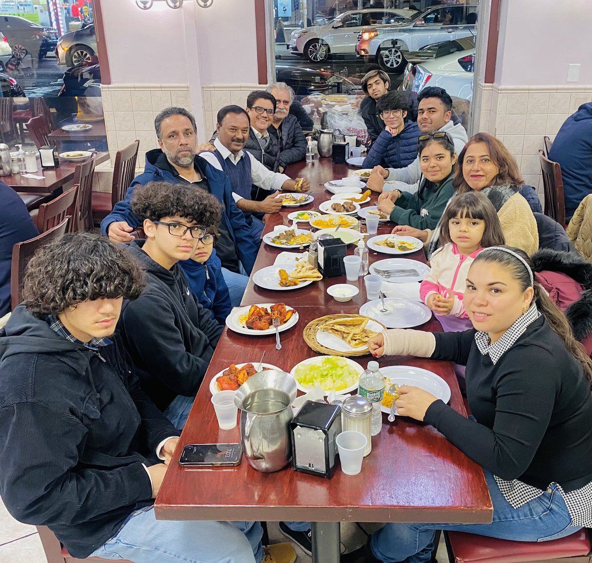ZHALEPOTO's tweet photo. #WinterVibes
EnjoyingChilledNYWeather 
HavingDesiTarka
DinnerByAwesomePoet #HasanMujtaba #DeiraJacksonHeights
MyYoungerSisterKids camefrom Canada4NewYear
QureshiFromHouston
#SoItIsATrueGlobalisation
#MeetOfDiverseCultures 
حسن مجتبي پاران ڪئيناڊاھيوسٽن مان آيل مھمانن کي سانجھاندو https://t.co/mL1rUwy466