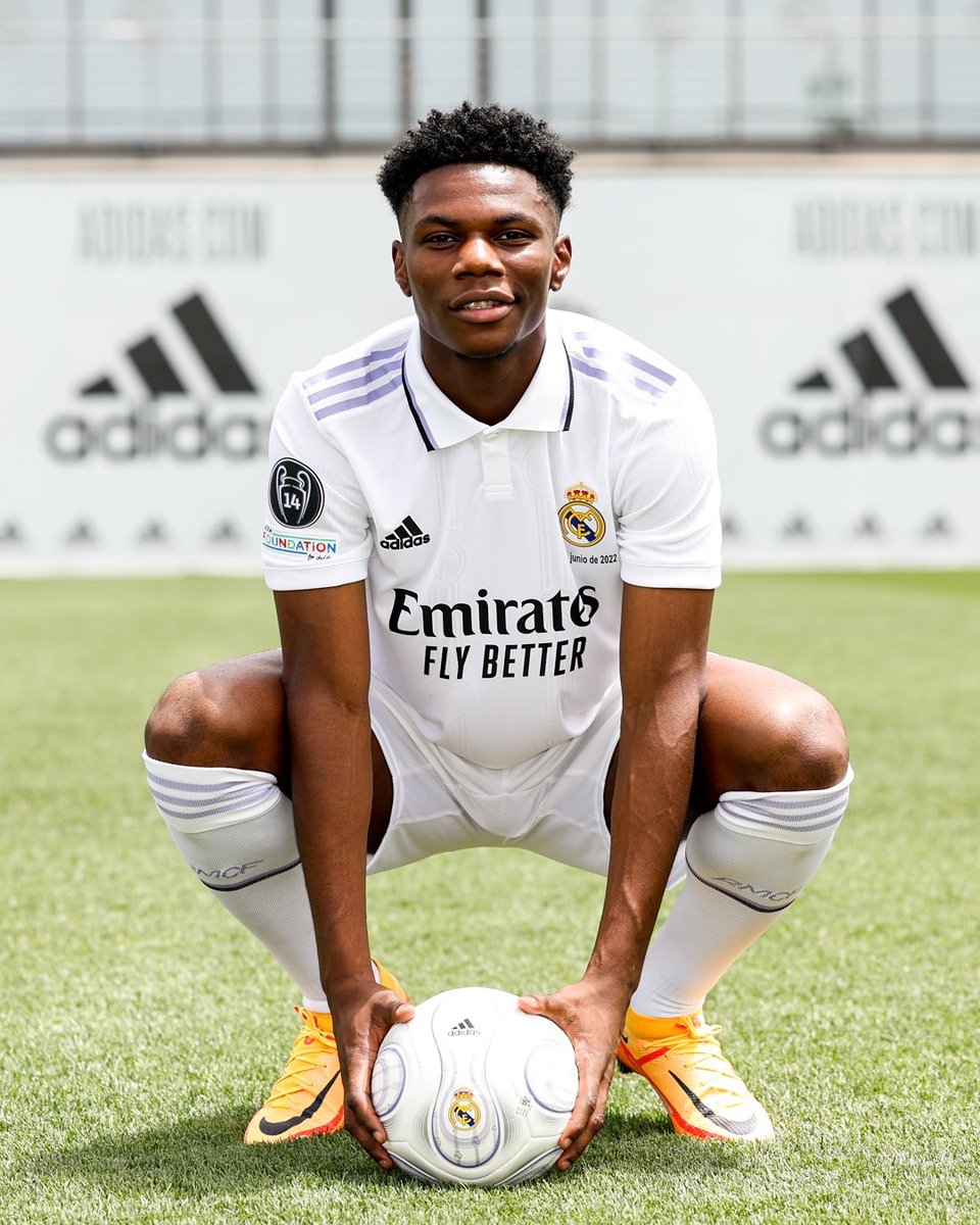 🧵⭐️ A ver si coincidimos. 

Top 10 momentos del Real Madrid en 2022. De los que te levantan del sofá y te dejan bien orgulloso. 

De menos a más. 

1️⃣0️⃣: los fichajes de <a href="/atchouameni/">Tchouameni Aurélien</a> y <a href="/ToniRuediger/">Antonio Rüdiger</a>