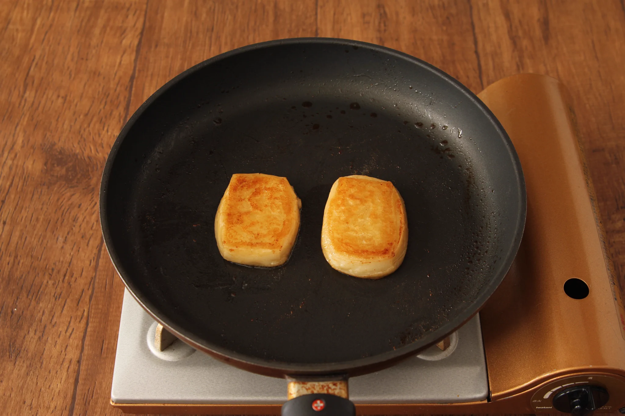 何個でも食べられちゃいそうな、やみつきの味？！バターなどを使った「お餅」レシピ！