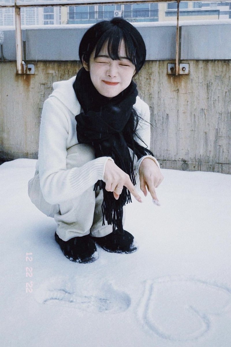 bebezmedia's tweet photo. yeyoung instagram update 🐿️

“Hello, 꿈빛단 It's been a while, right?🥲 It's already the last day of 2022, and the year has passed too! I always feel various things at the end of the year..” 

#CHOIYEYOUNG #최예영 #YEYOUNG #예영 https://t.co/6rF9kV0PGD