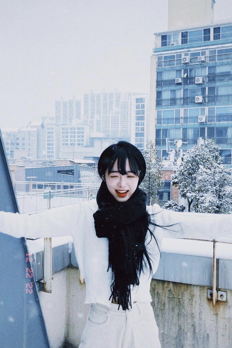 bebezmedia's tweet photo. yeyoung instagram update 🐿️

“Hello, 꿈빛단 It's been a while, right?🥲 It's already the last day of 2022, and the year has passed too! I always feel various things at the end of the year..” 

#CHOIYEYOUNG #최예영 #YEYOUNG #예영 https://t.co/6rF9kV0PGD
