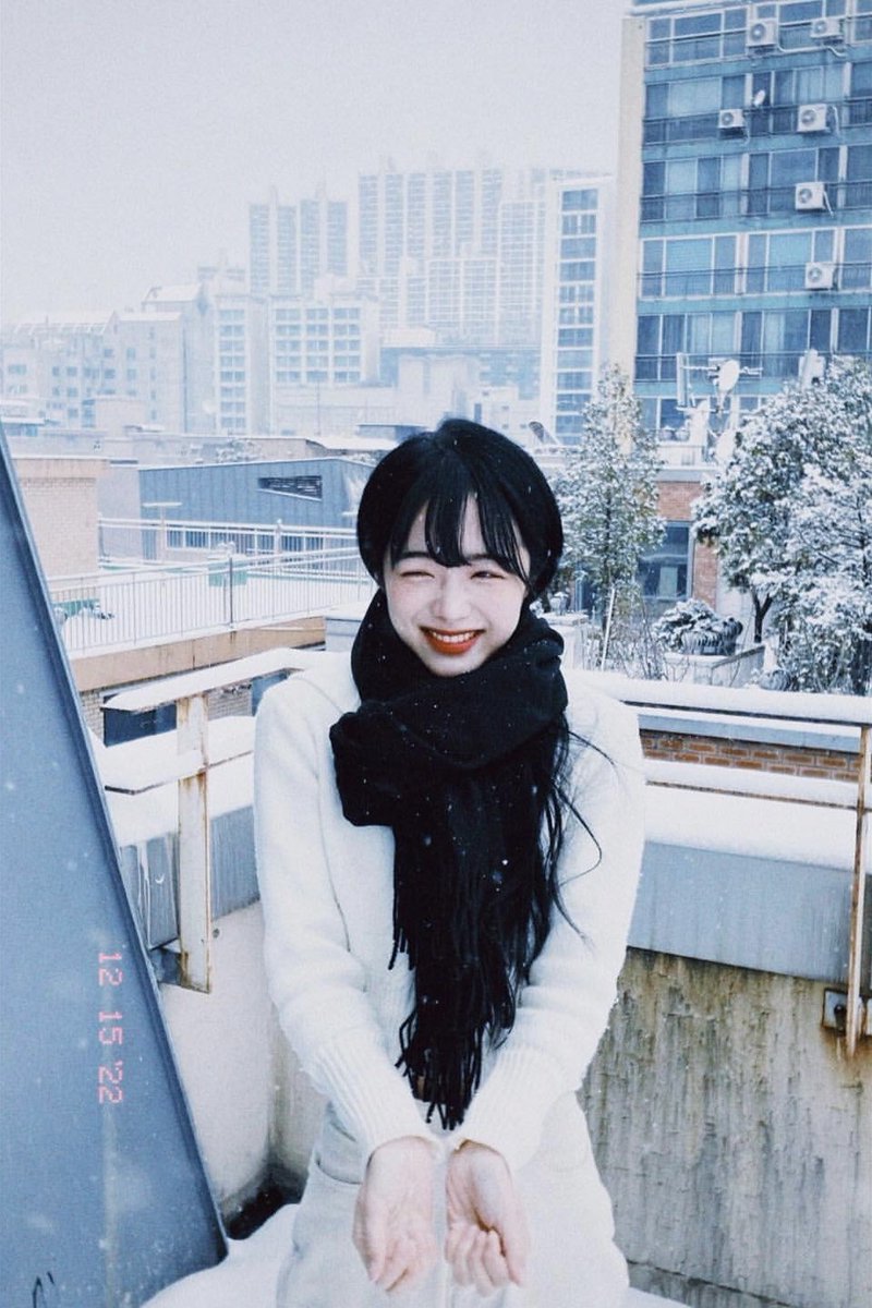 bebezmedia's tweet photo. yeyoung instagram update 🐿️

“Hello, 꿈빛단 It's been a while, right?🥲 It's already the last day of 2022, and the year has passed too! I always feel various things at the end of the year..” 

#CHOIYEYOUNG #최예영 #YEYOUNG #예영 https://t.co/6rF9kV0PGD