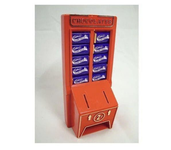 Did anyone actually own this? Every single child wanted one, but no one got it! On reflection, it would’ve been cheaper just to be given the chocolate rather than pay for it again every time 🤷🏼‍♂️🤷‍♀️😂🍫