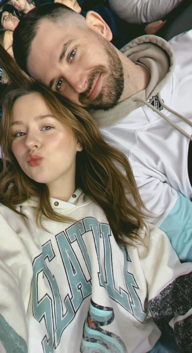 adamfyn's tweet photo. taking in her first #nhl game tonight #seakraken #letsgokraken #hockey https://t.co/euctJx5guS