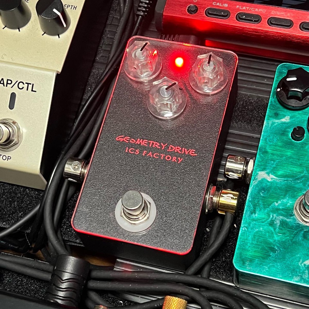 kei_style_'s tweet photo. ボードの追い込みの結果。
Leqtique MAR VptpをICS FACTORY GEOMETRY DRIVE に。
高域を抑えつつ音抜けは保持
#fender #telecastercustom #telecaster #onecontrol #bjfs66 #guitarcabinet #eminence #texasheat #leqtique #beryl #geometrydrive #icsfactory #anodizedbrowndistortion #boss #dd500 https://t.co/vZ2HEZ32ad
