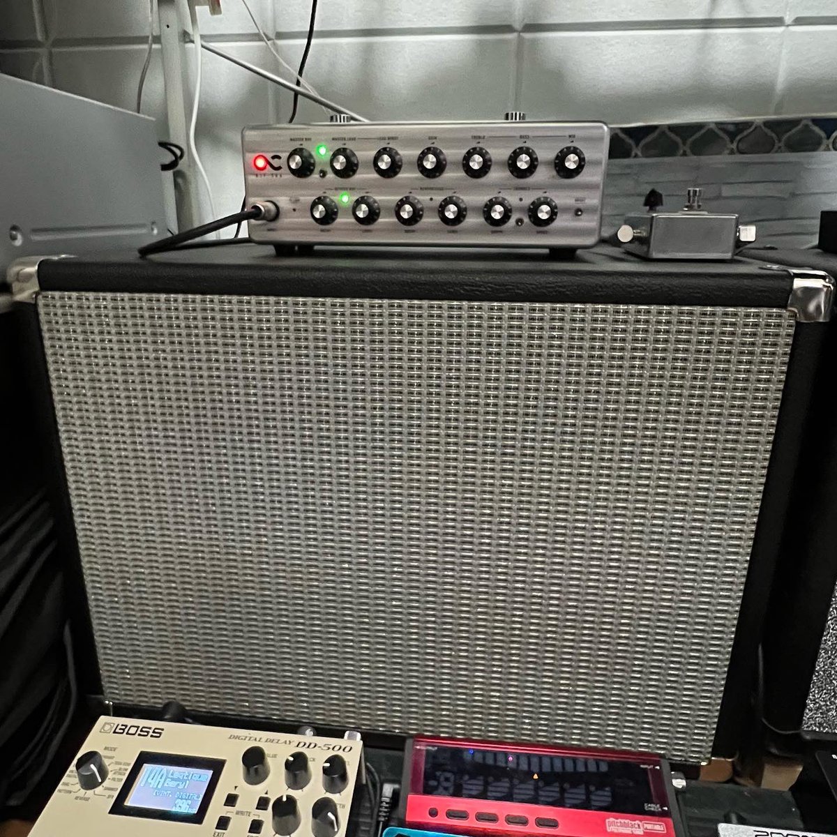 kei_style_'s tweet photo. ボードの追い込みの結果。
Leqtique MAR VptpをICS FACTORY GEOMETRY DRIVE に。
高域を抑えつつ音抜けは保持
#fender #telecastercustom #telecaster #onecontrol #bjfs66 #guitarcabinet #eminence #texasheat #leqtique #beryl #geometrydrive #icsfactory #anodizedbrowndistortion #boss #dd500 https://t.co/vZ2HEZ32ad