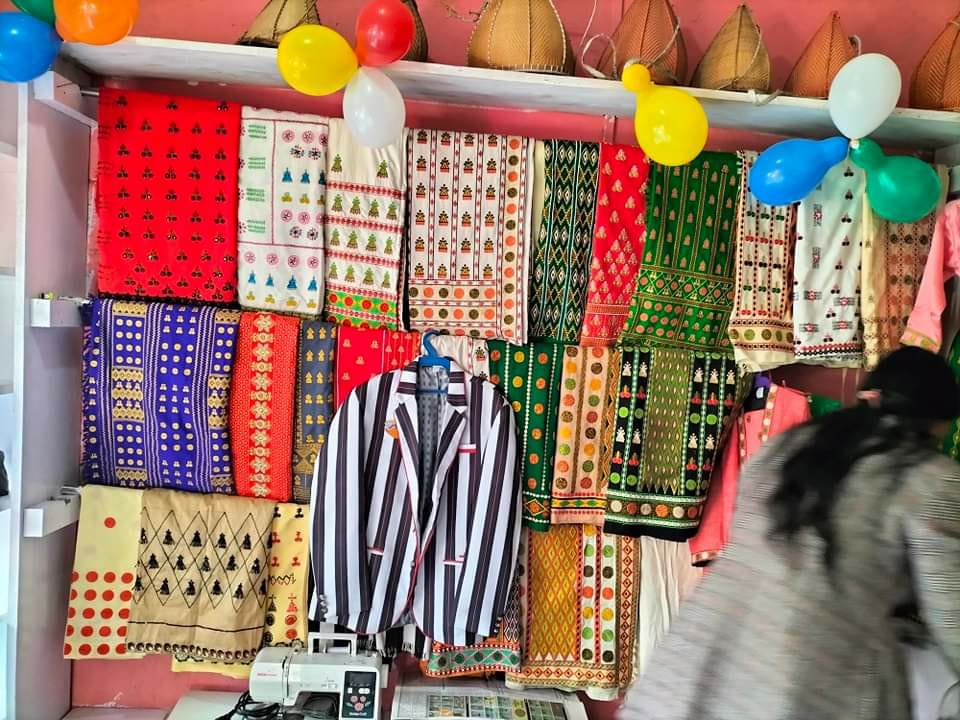 MyGovArunachal's tweet photo. A #NABARD-sponsored rural market was inaugurated by Shri Partho Saha, GM NABARD, in the Kra Daadi district. Dedicated to the Yer-Yerkum PLF SHG Group, this market will aid the locals in the generation of additional income and employment at the grass-roots level. https://t.co/JACNJMubu2