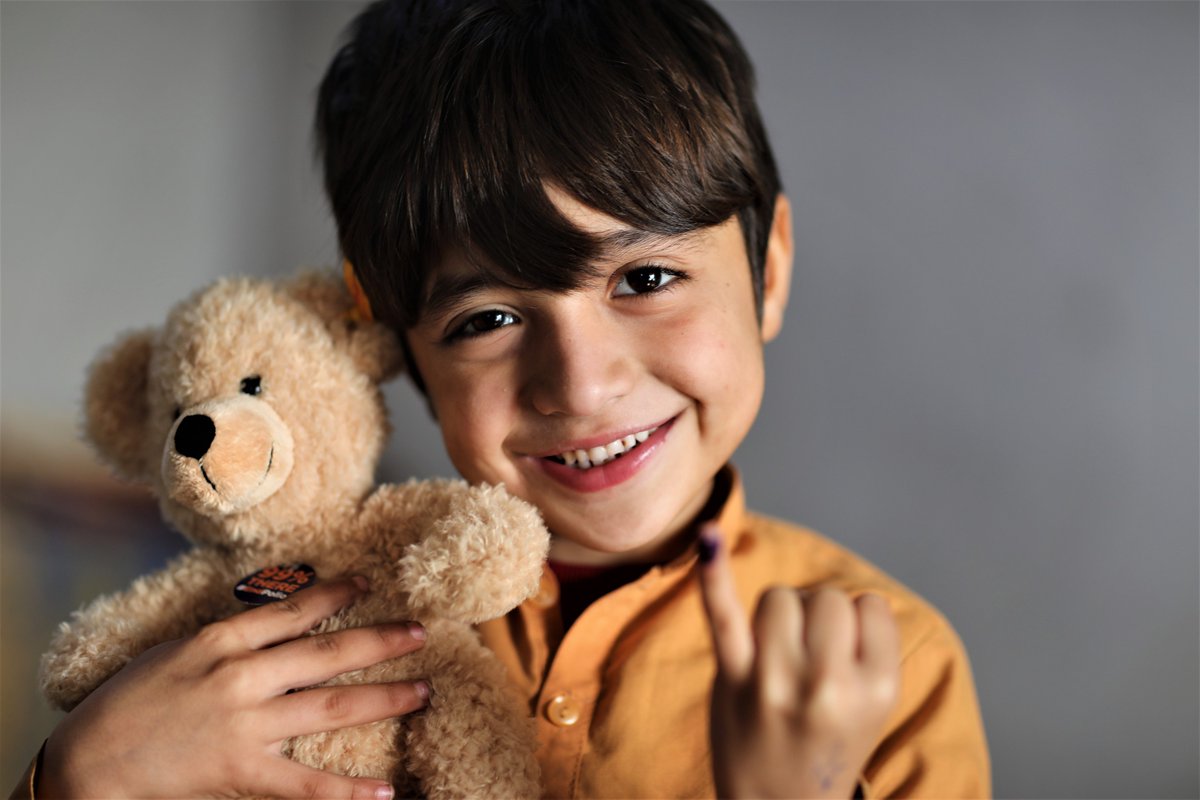 This is me, Amar with the #EndPolio teddy bear! 😍

I want a better world where all #children receive the #polio vaccine, and can run and play and never get sick from this bad polio disease.

#PolioFreeAfghanistan #VaccinesWork