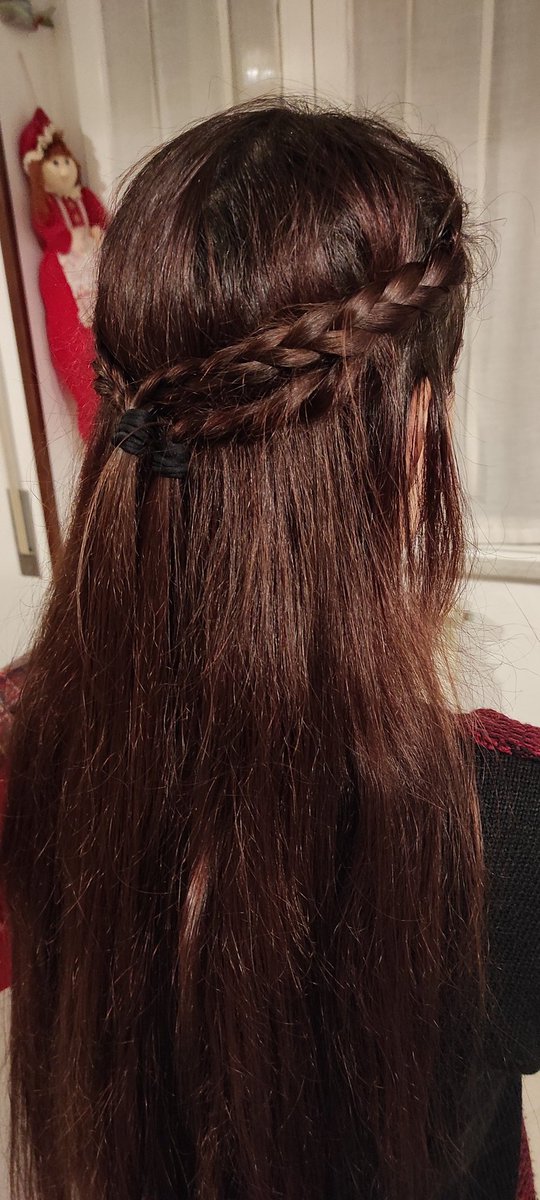 la_grancontessa's tweet photo. Rhaenyra Targaryen inspired hairstyle 🖤
Yes, i cut my hair a little 😄
#rhaenyra #targaryen #rhaenyratargaryen #housetargaryen #houseofthedragon #fireandblood #gameofthrones #hairstyle #hair #longhair #brunette #me #like #photo #photography #instagram #instahair #crownbraid https://t.co/y8s5Mv4Dq8