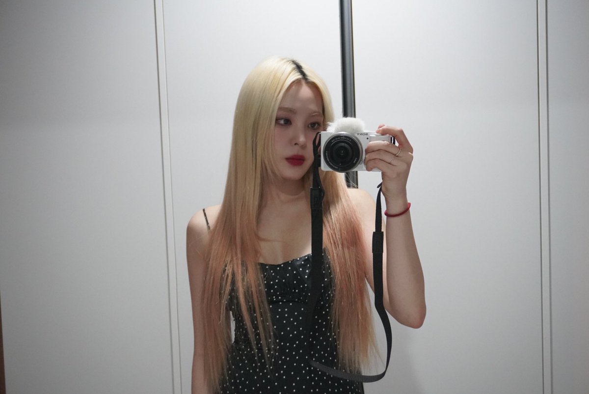 2022년도 저의 곁에 있어주셔서 감사합니다
새해 복 많이 많이 왕 많이 받으세요••♥️
내년에는 모두에게 더 큰 축복과 사랑이 찾아오길🌷