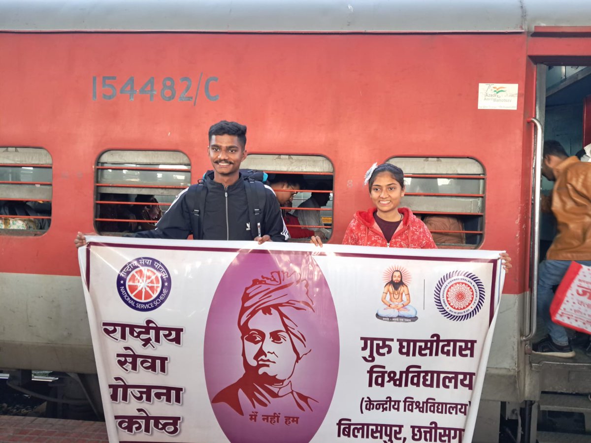 nssggcuCG's tweet photo. Volunteers of @nssggcuCG left for the RD Parade on the path of duty , 2 volunteers of @ggv_smc Ayushman Chaudhary and Lakhani Sahu left for the RD Parade Ceremony yesterday.
@chakrawalalok @GovernorCG @NssChhattisgarh @askabir_ @NSSRDBhopal @_NSSIndia @YASMinistry @ianuragthakur https://t.co/rXpuRSG0Pe