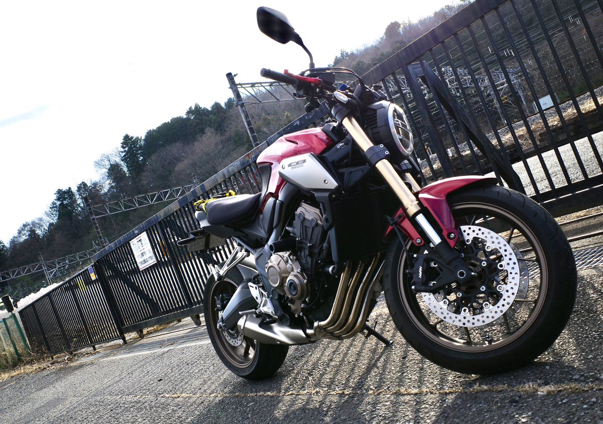 RXChannel2's tweet photo. 今日は強引に走り納め&amp;新しいカメラ（GRⅢ）の試し撮り。
スマホでちょっと編集したけ写りはやはりいい感じ❤️
シートバッグやリュックがいらなくなったので快適😊
今年も残り僅かですが皆様よいお年をっ！ https://t.co/fnwCUg6joM