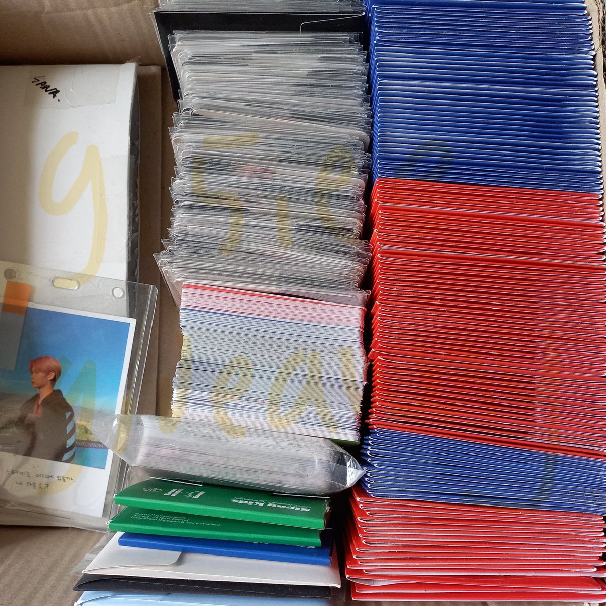 915Iee's tweet image. ⚠️NEW YEAR GIVEAWAY FOR INA STAY ONLY⚠️

HADIAH UNTUK 15 ORANG
Hadiahnya all official merch : photocard album &amp;amp; non album, trading card, poster, sticker, dan grand prizenya ALBUM ODDINARY SEALED*🥳 

SYARATNYA LIKE &amp;amp; RT TWEET INI + TWEET DI BAWAH
GOODLUCK