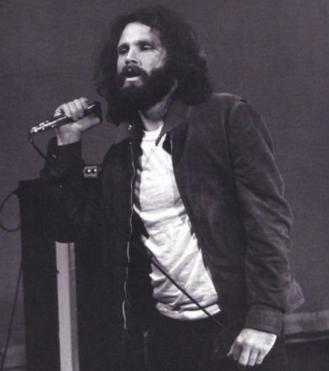 RockNRoLL_85's tweet photo. “RETWEET” if Jim Morrison lands on your top 3 lead singers of all-time!! https://t.co/rkN8dHPw5o