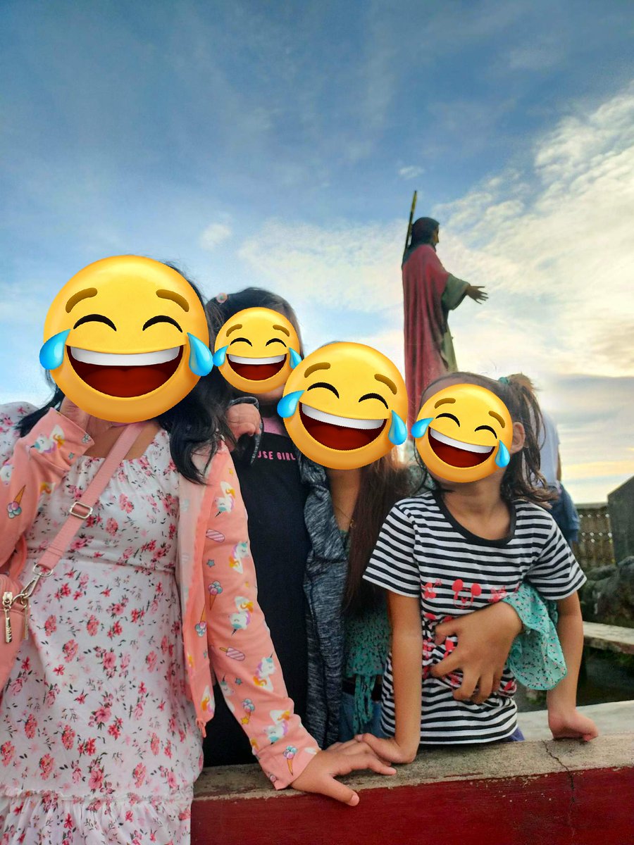 violrss_'s tweet photo. @forwenclair I mean they are my cousins 🙁 https://t.co/Od4Sct2Tmp
