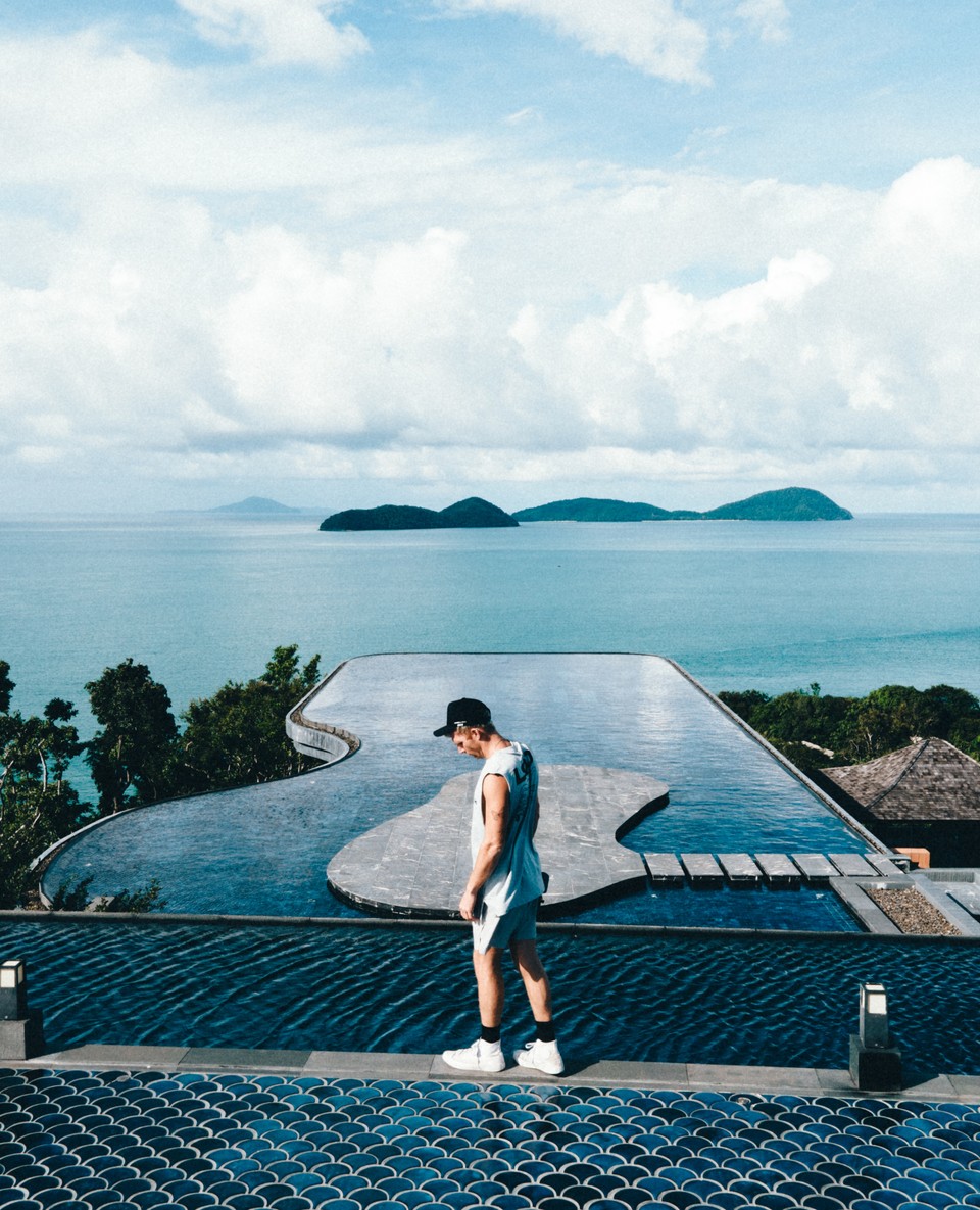 Sunset rituals were born at Baba Nest. Now we nurture them at TU Bar, open for views and vibes ☀️ #sripanwa #beachlife #traveller #travelblogger #travel #instatravel #islandlife #phuket #traveloka #socialgiver #socialgiverthailand #amazingthailand #thailand🇹🇭 #thailandinsider