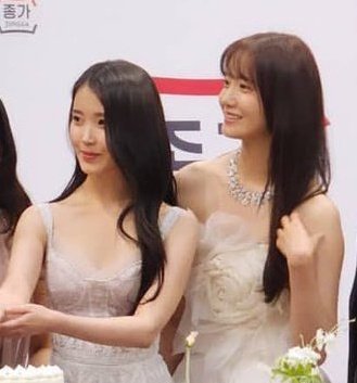 soshirevelae's tweet photo. yoona winning popularity award with iu last month and best couple award with lee jongsuk just last night asgsksgsjshs 😂😂😂 https://t.co/QJqUId7pPB
