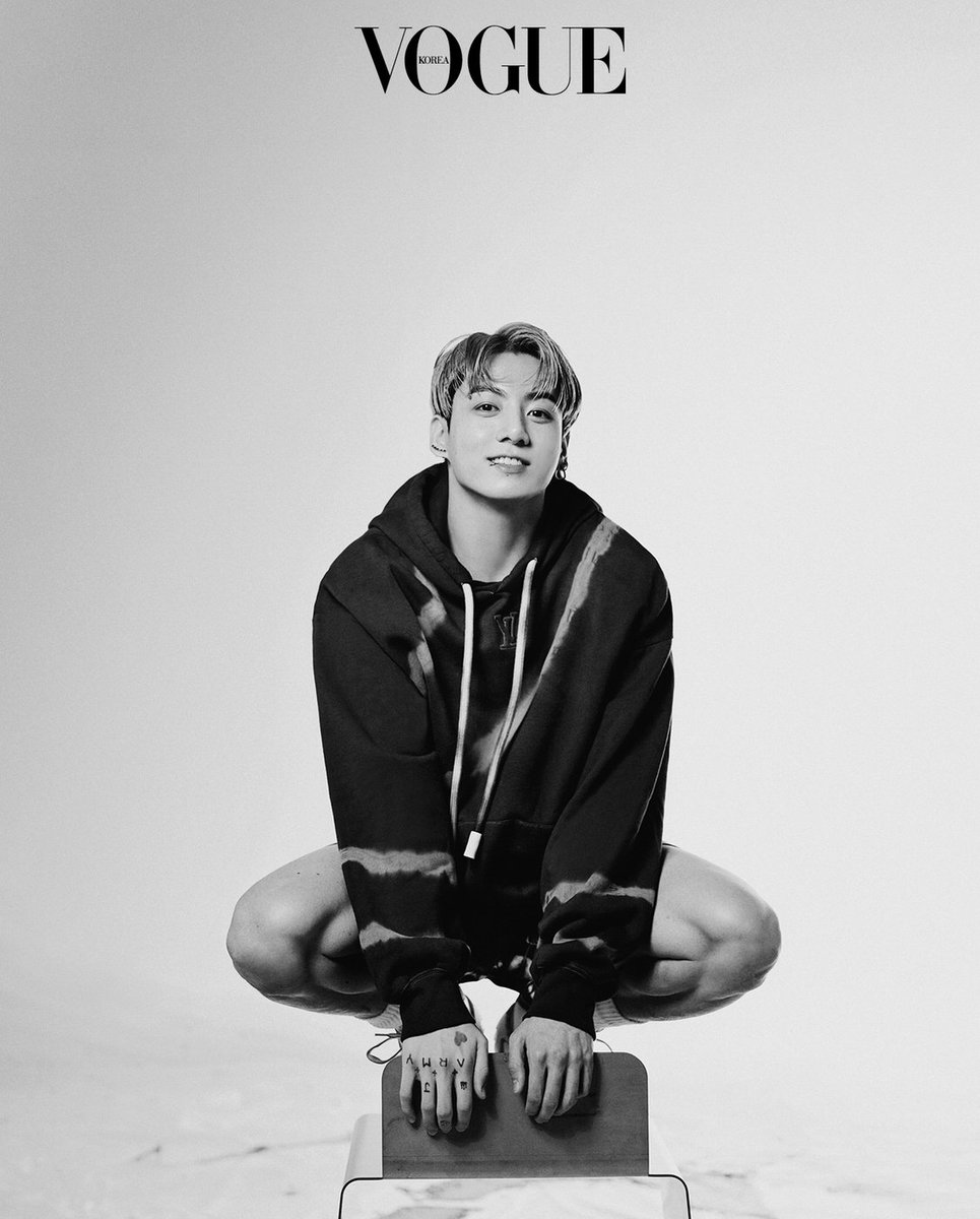 VogueKorea's tweet photo. “열심히 준비했다고 해서 지나치게 기대하지 않아요. 물론 나, 개인이 발전하길 바라는 향상심은 있어요.” 

정국은 긴장보다는 설렘으로 본업을 해왔습니다. 착륙 대신 하고 싶은 것에 대해 생각하고요. 그저 읽는 것만으로 단단한 에너지가 느껴지는 정국과의 대화 ▶️ https://t.co/ZHTmeZO4Y1 https://t.co/6eK0SXm66Q