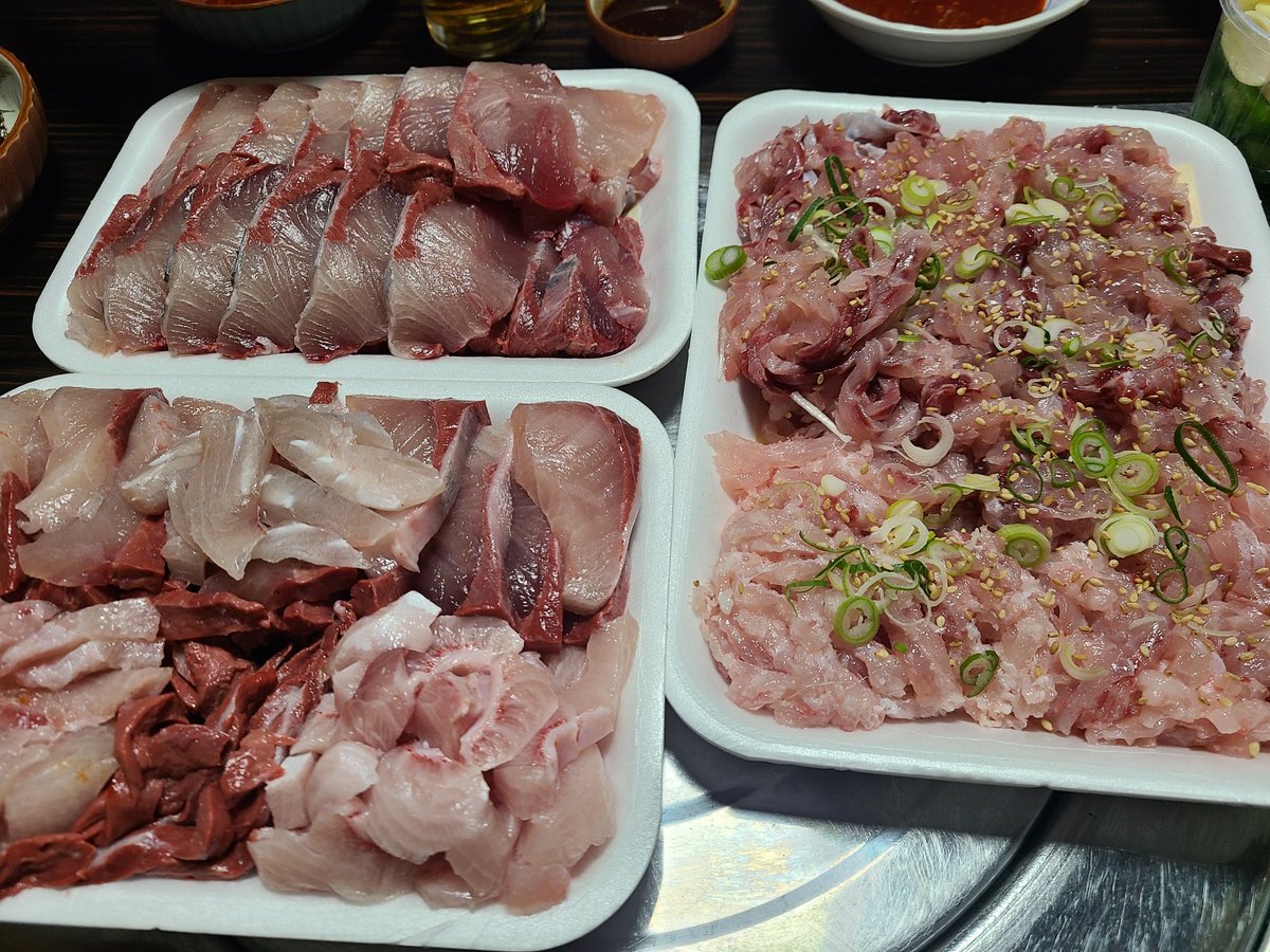 abcdek175's tweet photo. 아직도 술냄새나는것 같네 https://t.co/5lw62kIrlB