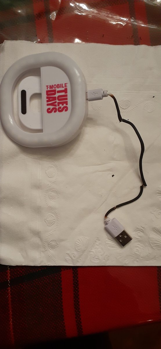 GuyADAntoni's tweet photo. . @TMobile @TMobileHelp @MetroByTMobile You might have a big issue - The cable supplied with the selfie light burned up - Luckily my daughter noticed it DM me if you need more information. https://t.co/Ye7u6yCAam