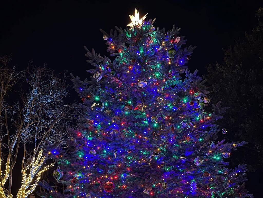 latca's tweet photo. Really loved Solvang all decked out for Christmas! https://t.co/Pw18Ad9IyO https://t.co/PSRnjWaH5F