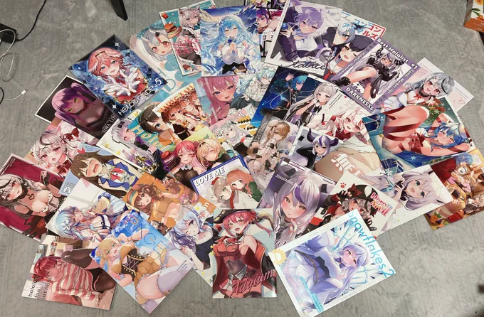 無事家に帰ってこれました!!買った同人誌+挨拶等で交換していただいた本全部です!こりゃ肩壊すわけよ wでも初コミケいろんな人、フォロワーさん、初めて生で見たコスプレイヤーさんに会えたりと終わってみればとても楽しい1日でした!!皆さんありがとうございました!#C101 
