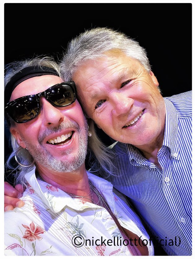 nickelliottinfo's tweet photo. Highlight of ‘22 was working with Steve Perryman, MBE. Great guy!
@nickelliottrock
@nickelliottinfo
@pastheroes
@MikeGodfrey7
#highlights #steveperryman #mbe #soccer #football #tottenhamhotspurs #spurs #england #pastheroes #nickelliottrock #nickelliottinfo #nickelliott https://t.co/mx4zP56n0L