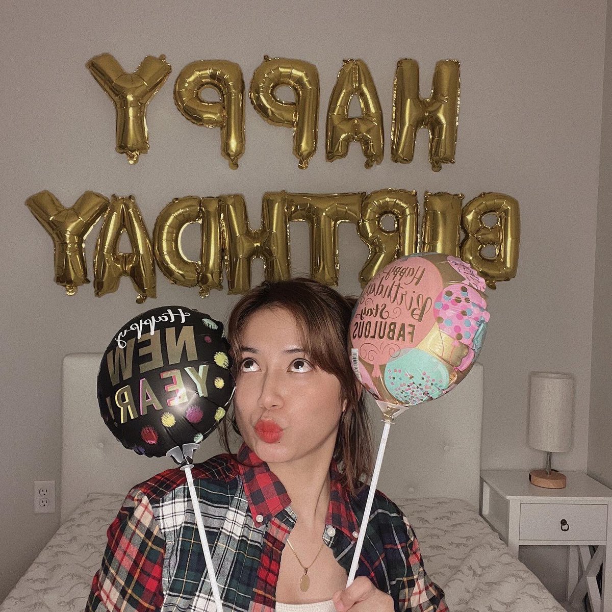 paumaverick's tweet photo. did you ever hear about the girl who got frozen? time went on for everyone, she won’t know it.

she’s still 23 inside her fantasy 🎂🎈
@taylorswift13 https://t.co/UIqX4tB4kQ