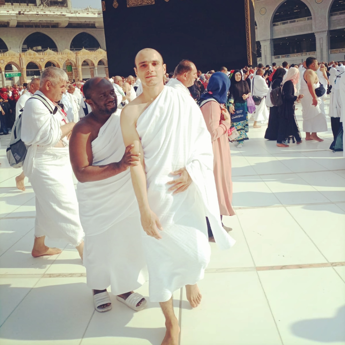 دي سنه 2022
بكل حاجه فيها الحمدلله عل كل حاجه حصلتلي وفخور السنادي بنفسي بحاجات كتير عملتها وحققت جزء من أحلامي وإني كسبت نفسي
مع بدايه سنه 2023🌲
مع بدايه سنه جديده اللهم العوض سنه بلا اوجاع بلا فقد بلا هموم سنه خفيفه لطيفه تتغير فيها أقدرانا إلي ما نتمني ياارب❤️